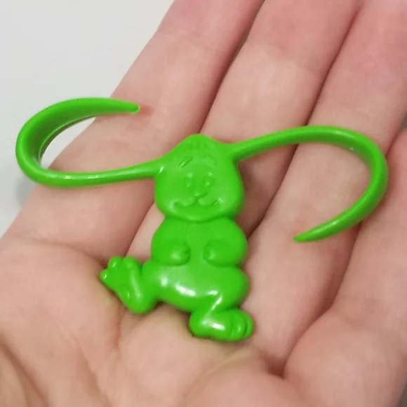 EUC Egg of Bunnies (like Barrel of Monkeys) game - Picture 6 of 8